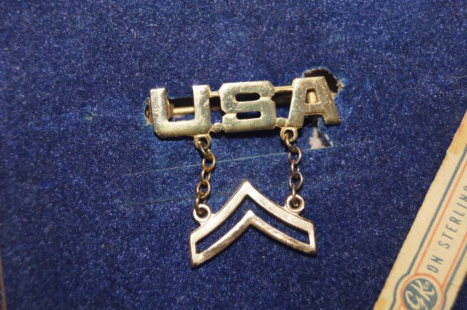 EPINGLE SWEETHEART USA PLAQUEE OR