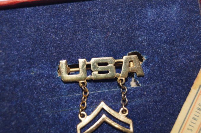 EPINGLE SWEETHEART USA PLAQUEE OR