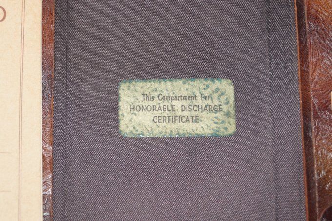 ETUI EN CUIR HONORABLE DISCHARGE 