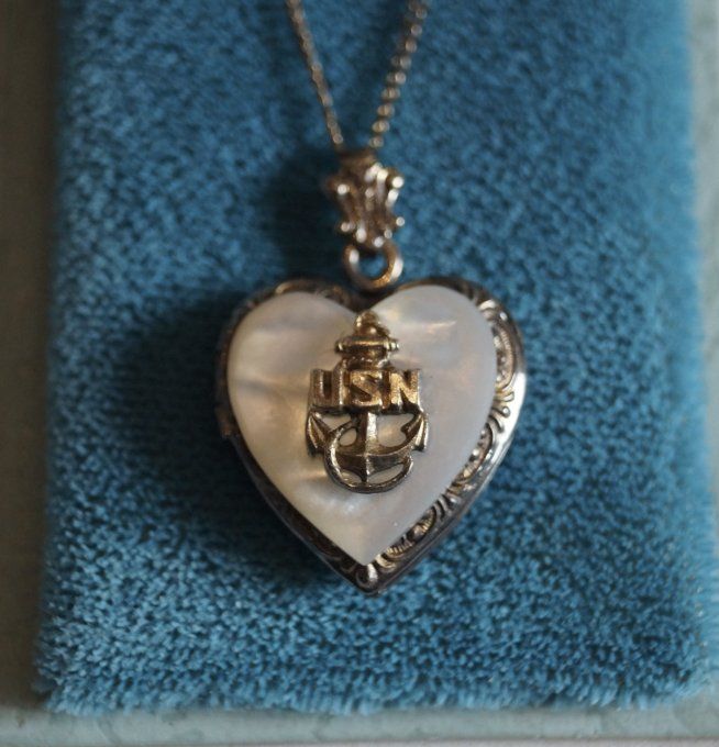 PENDENTIF PORTE PHOTOS US NAVY NACRE